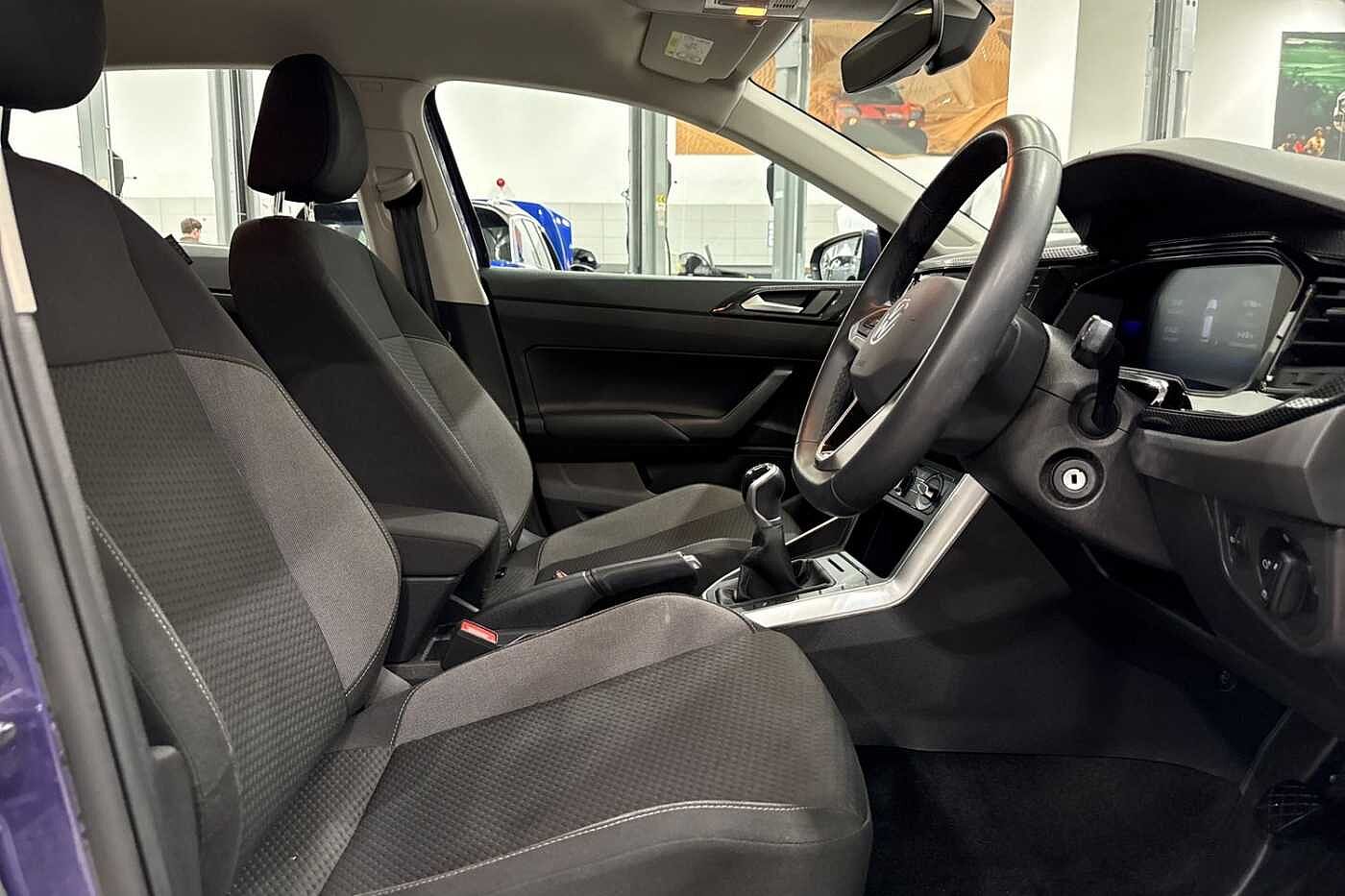 Volkswagen Polo Life 1.0 TSI 95PS 5-speed Manual 5 Door